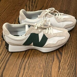 New Balance 327 Timberwolf Nightwatch Green, Size Women’s 10.